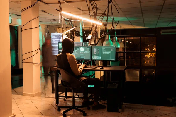 Siber Güvenlik Antivirüs Programı Veri Koruması Konusunda Uzman Yazılım Geliştirici — Stok fotoğraf