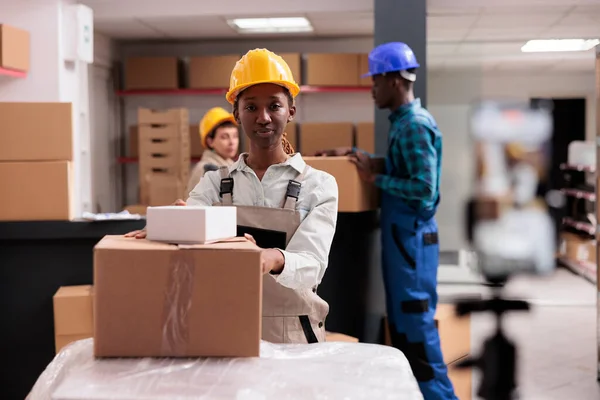 African American Warehouse Operator Managing Parcels Receiving Portrait Industrial Storehouse — Stock Photo, Image