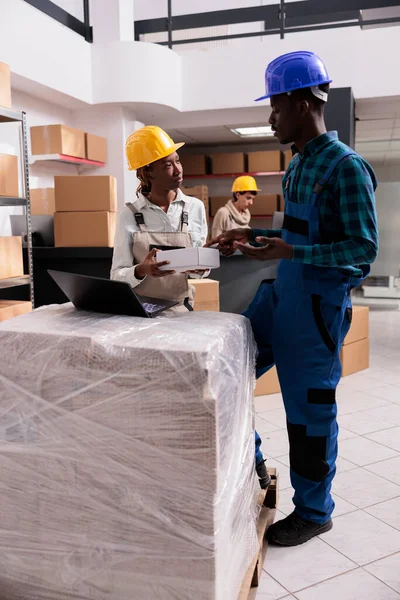 Shipping Manager Giving Cardboard Box Checking Invoice Laptop Delivery Service — Stock Photo, Image