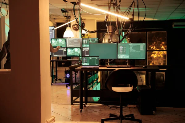 Çevrimiçi Suçlular Veritabanını Virüsle Hackliyor Kişisel Bilgileri Bilgisayar Yazılımlarıyla Çalıyor — Stok fotoğraf