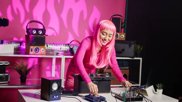 Performer Having Fun While Playing Electronic Song Professional Turntables Performing —  Fotos de Stock