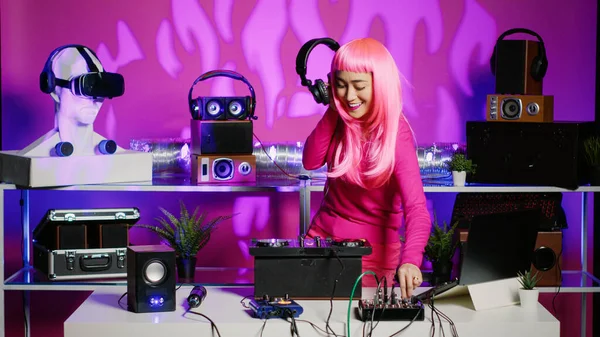Performer Standing Table Mixing Techno Sounds Using Professional Mixer Performing — Fotografia de Stock
