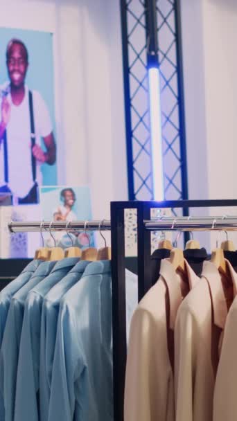 Vertikální Video Oblečení Showroom Ležérní Formální Oblečení Maloobchod Módní Kolekce — Stock video