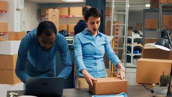Entrepreneurs Team Putting Goods Boxes Stock Shipment Delivery Working Retail — Stock Photo, Image