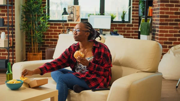 African American Person Taking Bite Burger Couch Eating Fast Food — Stock Photo, Image