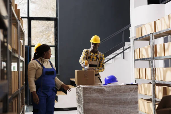 African American Retail Storehouse Workers Packing Packages Shipment All Black — Stock Photo, Image