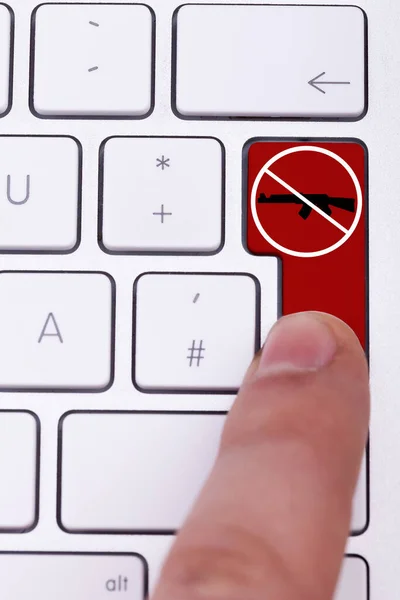 Палец Нажимает Знак Стоп Красной Кнопке Остановить Преступления Против Гражданских — стоковое фото