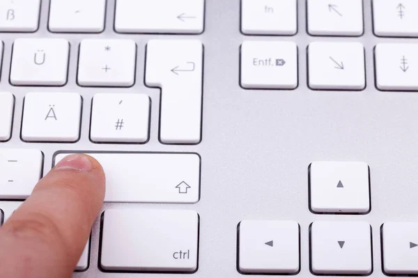 Fingerdruck Auf Die Tastatur Taste Nahaufnahme — Stockfoto