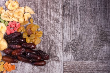 Kuruyemiş studio fotoğraf ahşap arka plan üzerinde