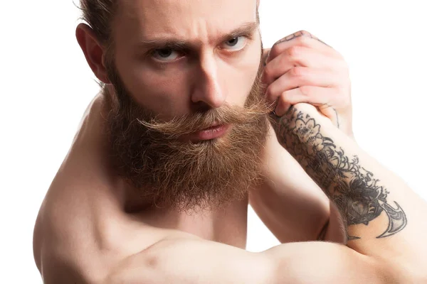Hipster Com Barba Longa Fundo Branco Foto Estúdio — Fotografia de Stock