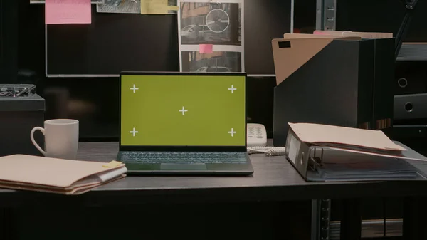 Wyświetlacz Greenscreen Przenośnym Laptopie Pokoju Incydentów Odizolowany Szablon Klawisza Chroma — Zdjęcie stockowe
