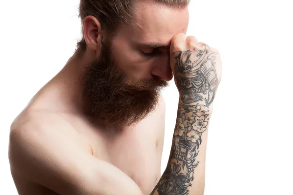 Холодный Бородатый Татуированный Хипстер Белом Фоне Студийном Фото — стоковое фото