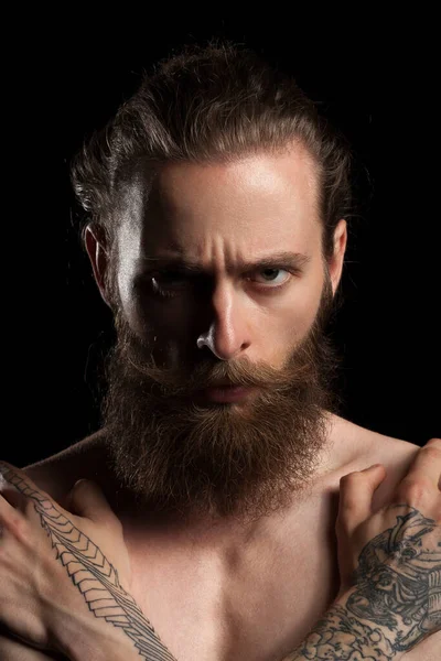 Schön Aussehender Macho Hipster Mit Bart Studio Foto Auf Schwarzem — Stockfoto