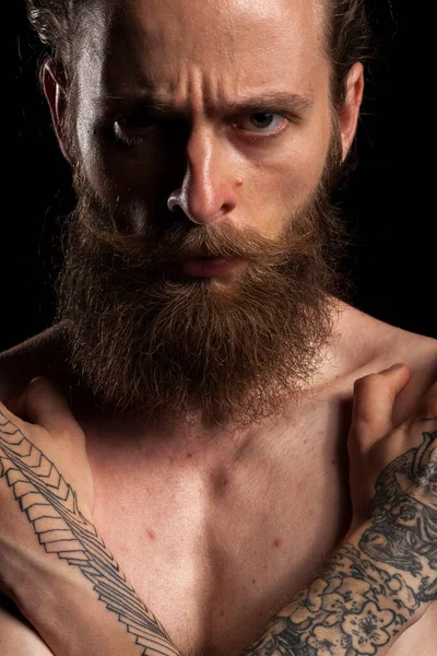 Portrait Tattooed Bearded Hipster Guy Black Background Studio Photo Expression — Stock Photo, Image
