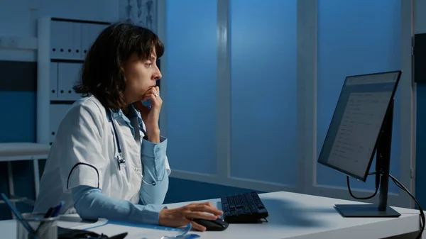 Tired Stressed Physician Woman Working Late Night Hospital Office Typing — Stock Photo, Image