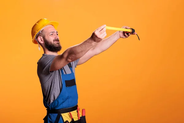 Trabajador Construcción Confianza Utilizando Cinta Métrica Para Tomar Medidas Trabajar — Foto de Stock