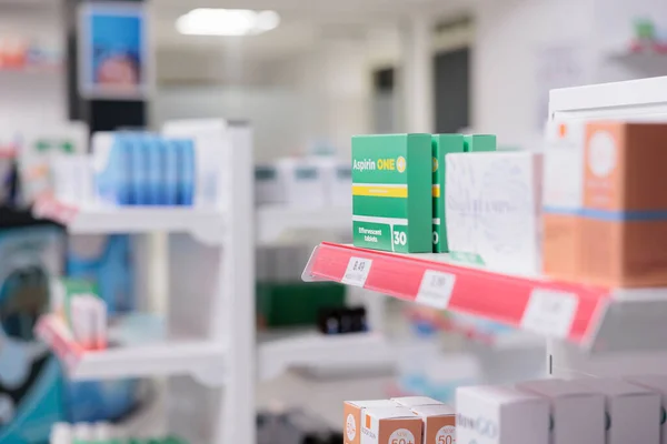 Торговый Центр Здравоохранение Фармацевтическими Продуктами Упаковками Лекарств Полках Коробками Лекарствами — стоковое фото
