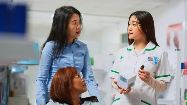 Woman Impairment Caretaker Talking Pharmacist Pills Asking Supplements Drugs Asian — Foto Stock