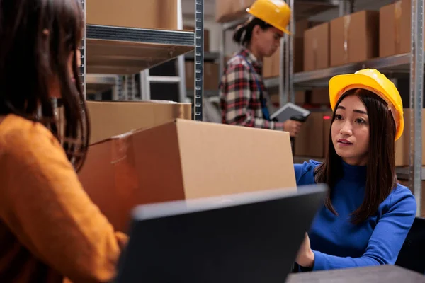 Warehouse Coworkers Holding Box Managing Supply Chain Logistical Operations While — Stock Photo, Image