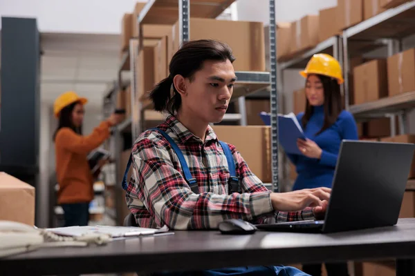 Postal Service Worker Creating Parcel Invoice Laptop While Working Warehouse — Stock Photo, Image