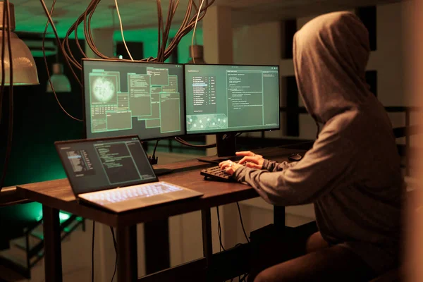 Cyberprzestępcy Włamują Się Bazy Danych Włamują Się Systemu Komputerowego Naruszają — Zdjęcie stockowe