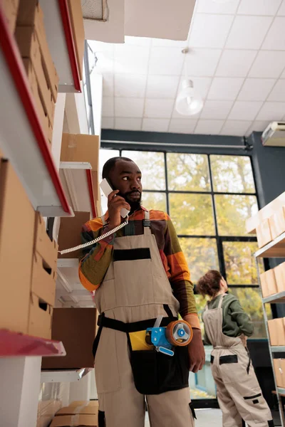 Storehouse Worker Having Problem Products Inventory Discussing Business Owner Landline — Stock Photo, Image