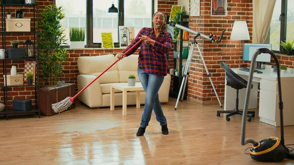 Modern Housewife Doing Dance Moves Living Room Mopping Wooden Floors — Stok fotoğraf