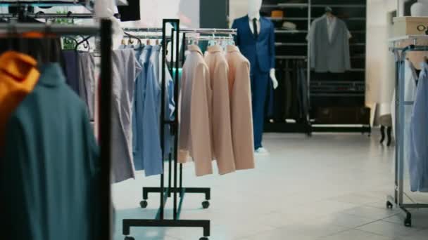 Μοντέρνο Κατάστημα Ρούχων Άδειο Εμπορικό Κέντρο Διάφορα Εμπορικά Σήματα Νέα — Αρχείο Βίντεο