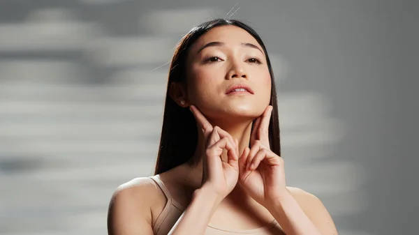 Beautiful Girl Using Moisturizer Serum Beauty Routine Applying Face Cream — Stok fotoğraf