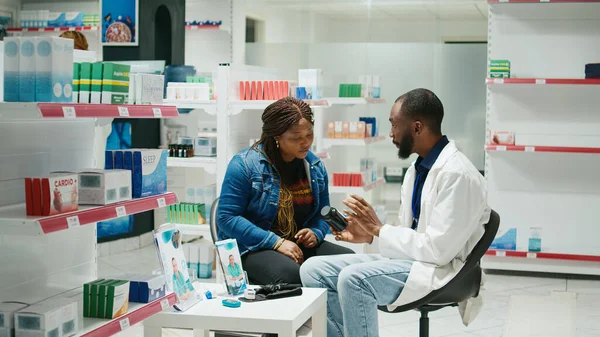 African American Doctor Giving Bottle Pills Woman Explaining Prescription Medicine — Stock fotografie