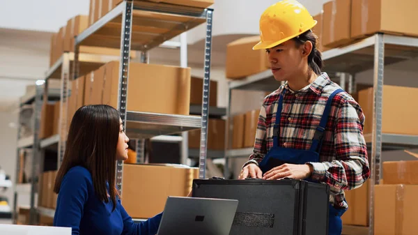 Team People Preparing Goods Shipment Checking Packages Sending Retail Store — Stock Photo, Image