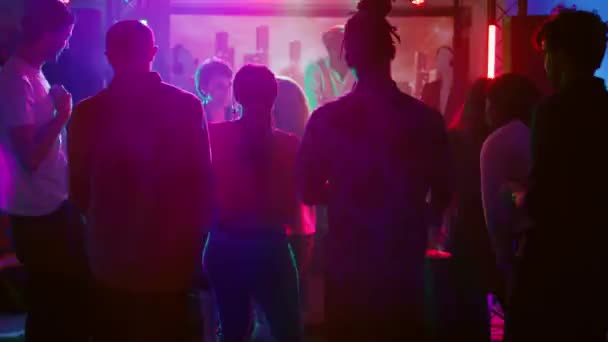 Osoby Klubu Přerušované Policejními Světly Funky Lidé Kteří Zastavili Hudbu — Stock video