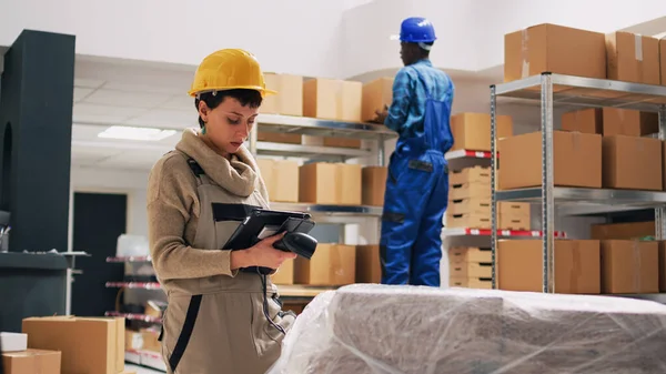 Woman Supervisor Scanning Products Boxes Inventory Using Scanner Tablet Storage — Stock Photo, Image