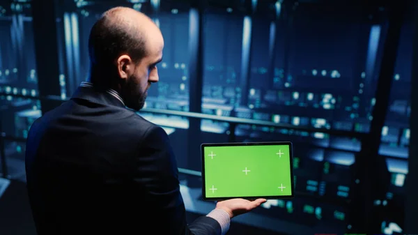 Administrador Executando Exibição Greenscreen Tablet Usando Computação Nuvem Render Farm — Fotografia de Stock