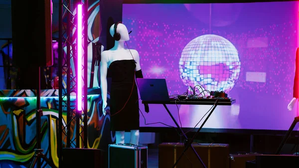 Disko Işıkları Sahnesi Olan Boş Bir Kulüp Canlı Müzik Dinlemesi — Stok fotoğraf