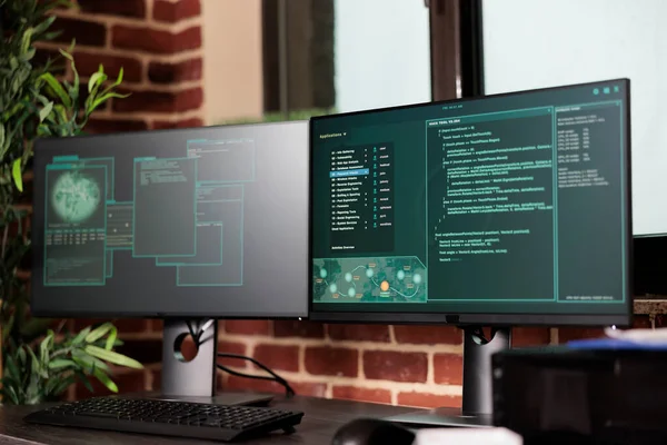 Boş Programlama Ofisinde Javascript Kodunu Gösteren Bilgisayar Ekranları Arka Planda — Stok fotoğraf