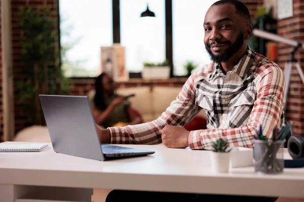 Portrait Male Freelancer Smiling Camera While Sitting Desk Laptop Computer — Stock Photo, Image