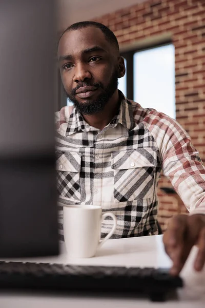 Portrait African American Freelancer Working Home Looking Focused Computer Screen — Stock Photo, Image