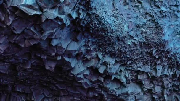 Огромный Базальтовый Камень Пляже Рейнисфьяра Северные Скальные Образования Сложенные Блоки — стоковое видео