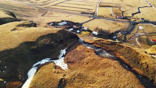 Kuzey Kutbu Şelalesi Uçurumdan Aşağı Düşüyor Zlanda Nın Donmuş Tepelerinden — Stok video