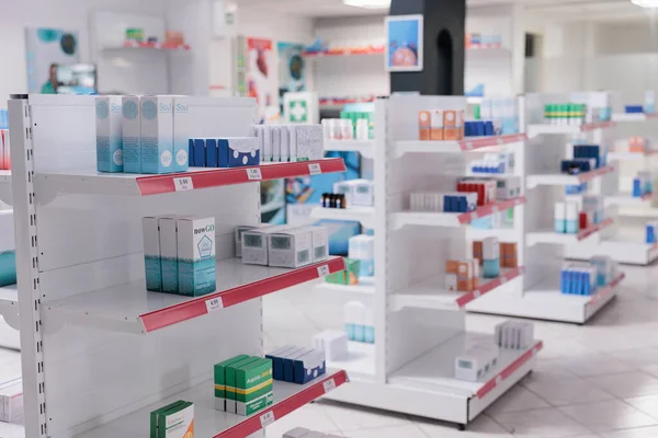 Пустая Аптека Бутылками Упаковками Наполненными Лекарствами Полки Розничных Магазинов Фармацевтическими — стоковое фото