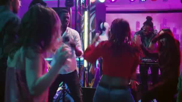 Group People Enjoying Disco Party Dance Floor Showing Funky Dance — Stock Video