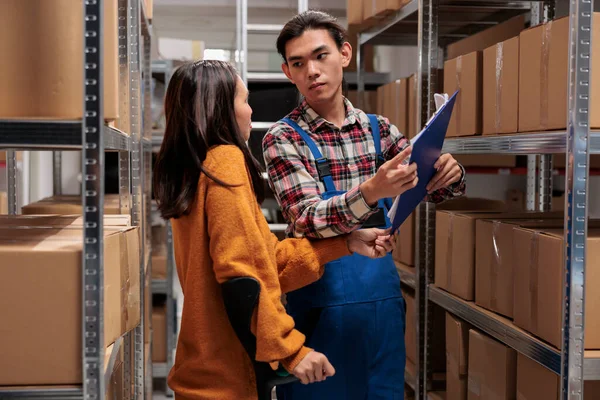 Postal Service Warehouse Workers Discussing Parcel Dispatching Operations Storage Room — Stock Photo, Image
