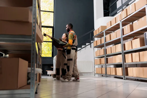 Storage Room Workers Scanning Packages Barcode Using Store Scanner Preparing — Stock Photo, Image