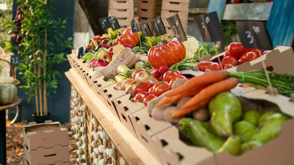 Органические Продовольственные Рынки Стоят Красочными Био Продуктами Здоровыми Натуральными Продуктами — стоковое фото