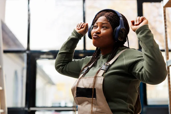 Warehouse Supervisor Enjoying Listening Music Working Clients Packages Start Shipping — Stock Photo, Image