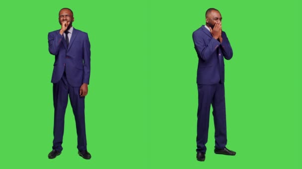 Керівник Африканської Америки Позіхає Відчуває Сонливість Фотоапараті Заснувши Офіційному Діловому — стокове відео