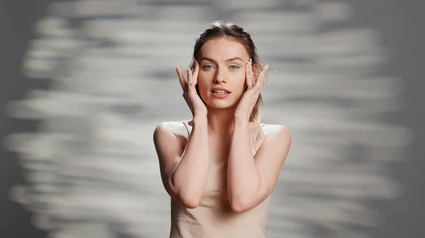 Beauty Model Using Moisturizing Face Cream Skincare Routine Creating Campaign — 图库照片
