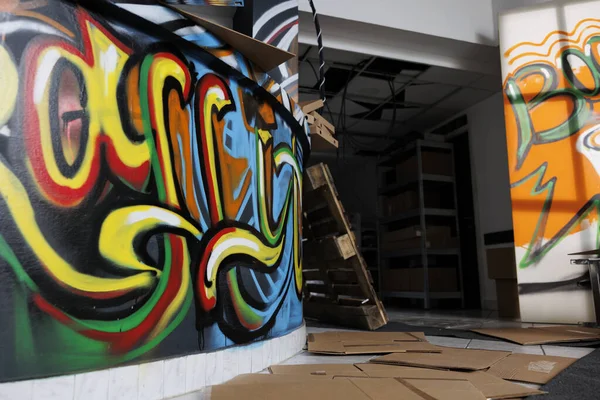Graffiti Arte Construção Paredes Olhando Grungy Exibindo Talento Artistas Pintura — Fotografia de Stock