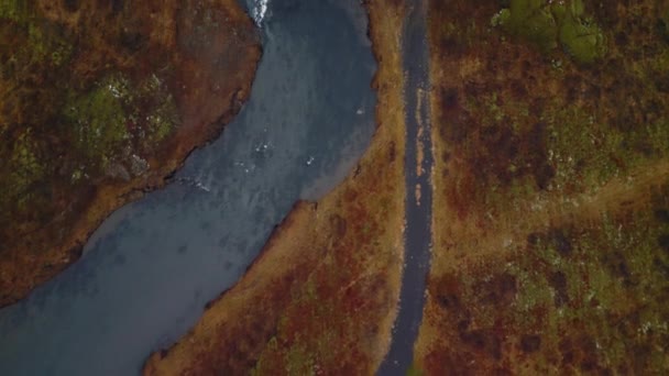 Zlanda Şelalesinin Havadan Görünüşü Donmuş Tepelerden Düşen Devasa Akıntısı Oxarafoss — Stok video
